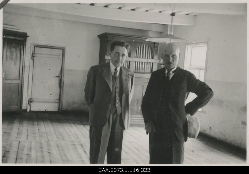 Roundview of Estonian Cultural Film at Palamus 23.05.1937, journalist Arno Raag and writer Oskar Luts in the classroom of Palamuse congregation school