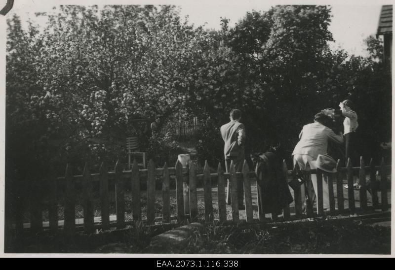 Pictures of Estonian Cultural Film in Palamus 23.05.1937, Konstantin Kalamees Filming in the Garden of Mäeotsa Farm Maria Tootson