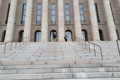 Demonstration against the European Economic Community (EEC ) on the stairs of the House of Representatives. rephoto