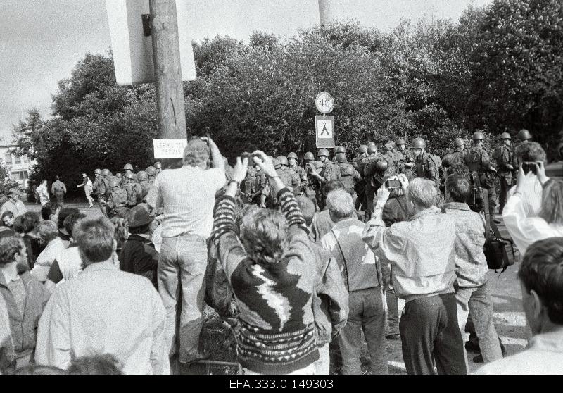 In connection with the attempted coup in the Soviet Union, Soviet army soldiers sent to Estonia at the TV Tower in Kloostrimetsa.