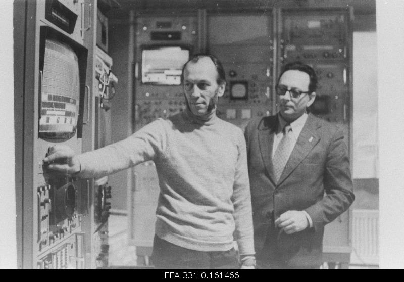 Mark Gitin, Head of the Technical Control Department of the Committee of Estonian Television and Radio, and Chech Manager of the Centre Ants Erendi, at the TV transmitter in Kloostrimetsa.