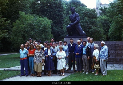Delegation of the Federal Republic of Germany, Schleswig-Holstein Union County, staying in the Estonian Soviet Union at the memorial pillar of delegates of the Estonian Trade Union Congress.  similar photo