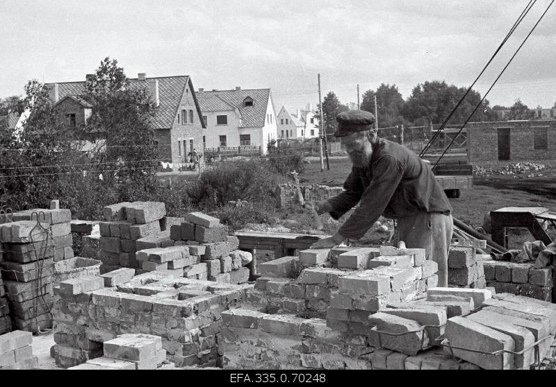 View of the construction of residential buildings in the socialist district of Kohtla-Järve.