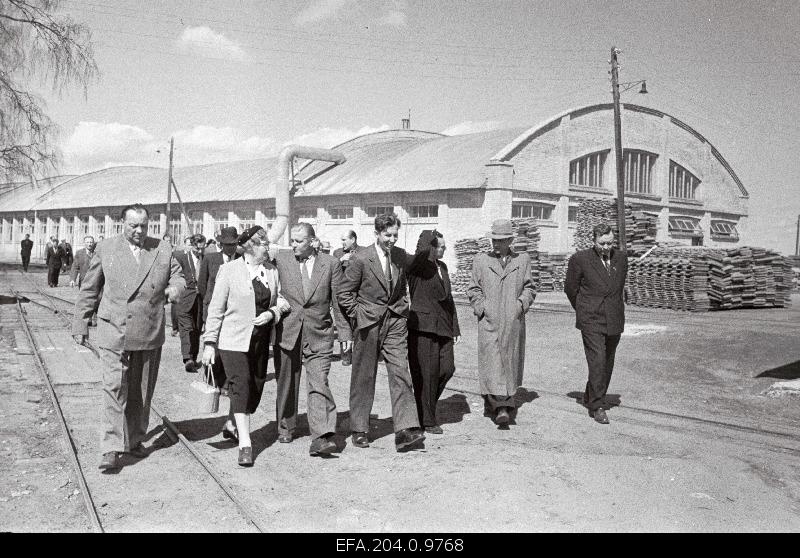 Delegation of trade unions from Finland and Hungary in Järvakandi kombinate.
