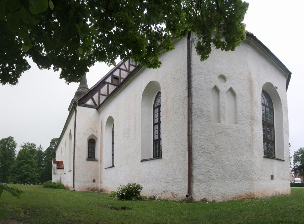Outside view of Viljandi Jaan Church from SO rephoto