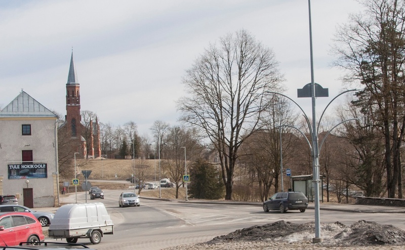 fotopostkaart, Viljandi, Vaksali tee, Pauluse kirik, munakivihunnikud, vaade Kantreküla poolt u 1910 foto J.Riet rephoto