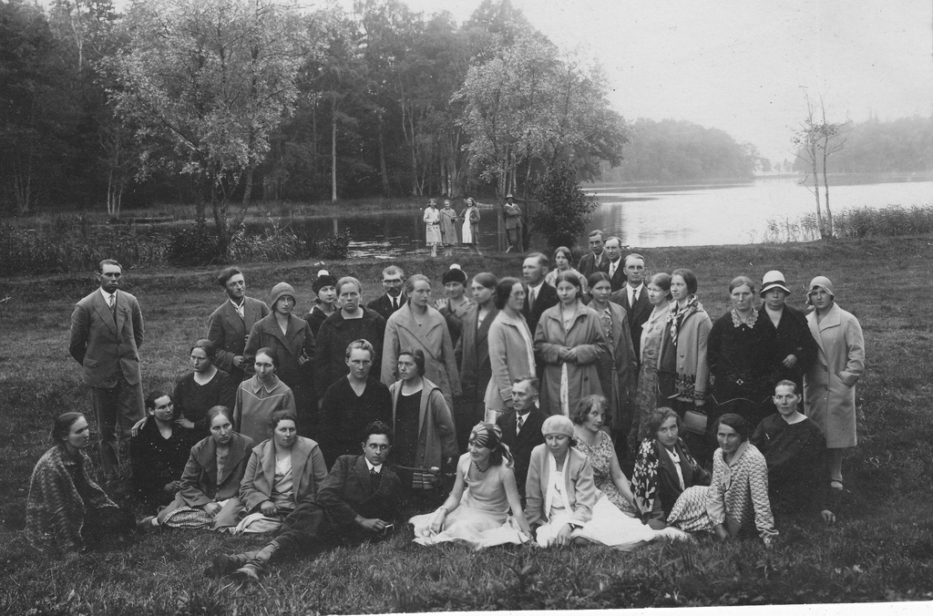 Karksi people on tour in Pühajärvi, the 30s
