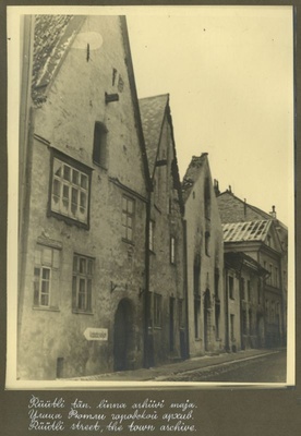The house of the archive of the city of Rüütli Street  similar photo