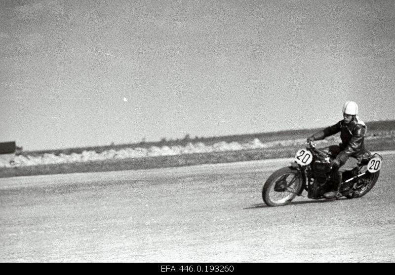 Motosporter Edgar Ohaka competed in the junior class on the flight and motor sports day at Ülemiste Airport.