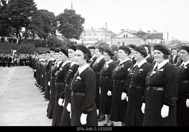 Women's fighters on the 77th anniversary parade of the Tallinn Voluntary Fire Fire Association in the New Market.