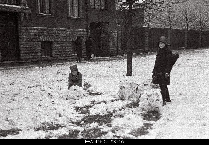 Children make our snows.