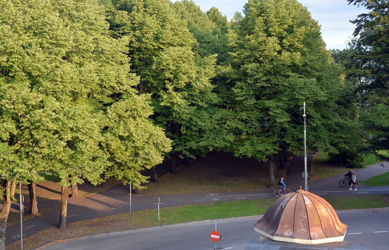 Pärnu general view - park near Ring Street, behind the crossroads of Ring Street, the cinema Capitol building. rephoto