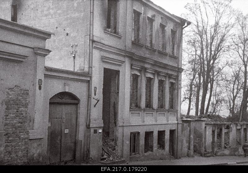 Building ruins Garden Street no. 7, 9, 11.