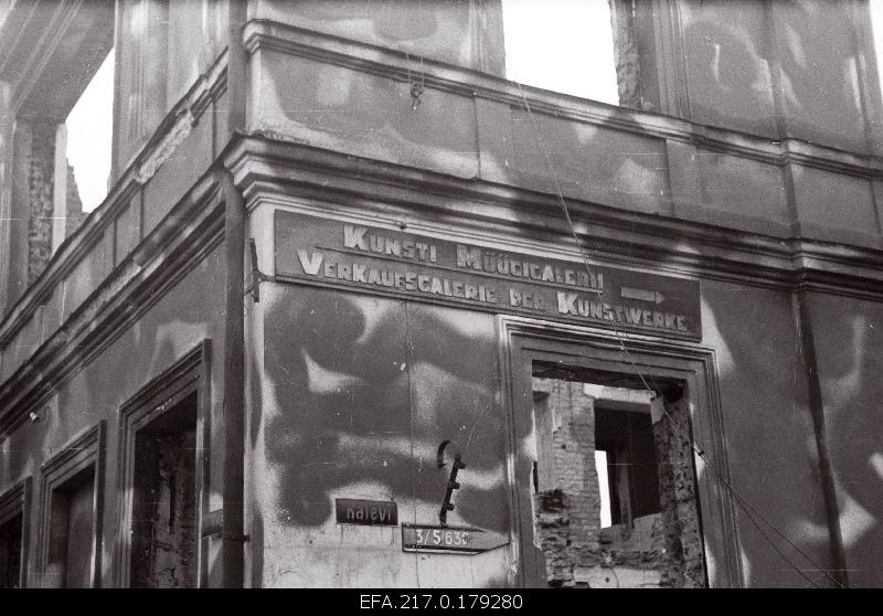 Ruins of Pallas Art School on Kalev Street.