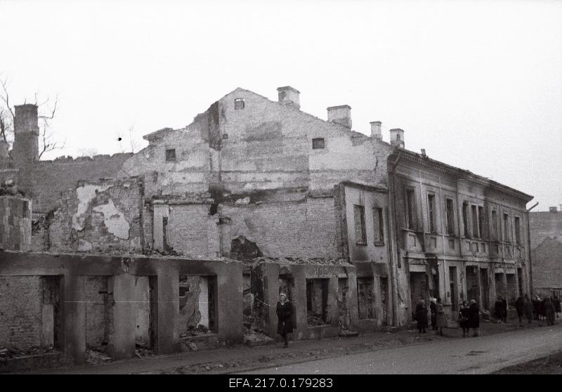 Ruins between Riga and Garden Street.