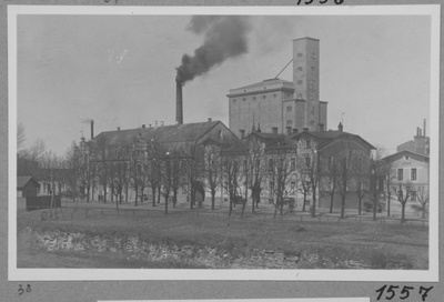 Cooler "Puhk and Sons" on the North pst.  duplicate photo