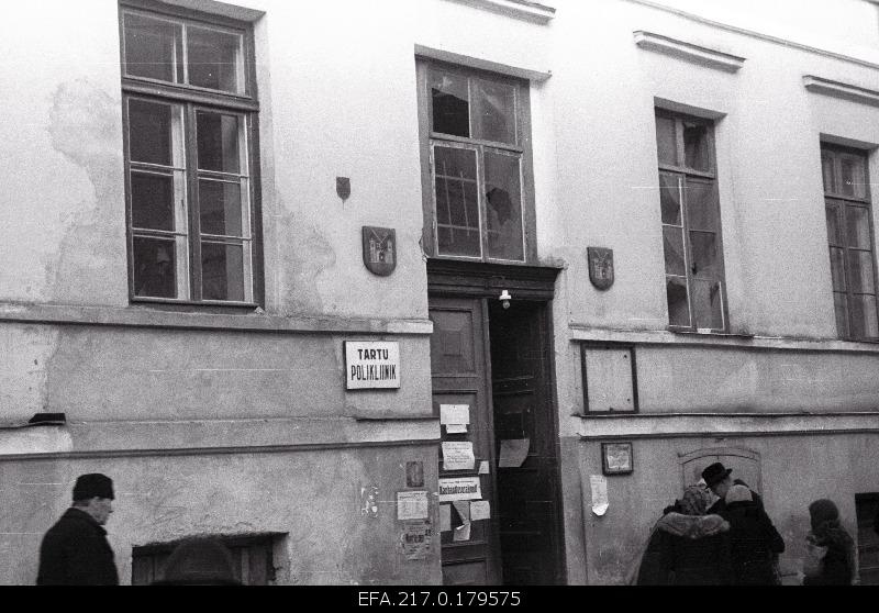 Tartu Policlinic entrance.