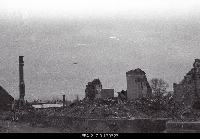 Ruins on Meltsiveski Street.