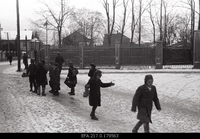 School students VII in front of primary school on the Garden Street.