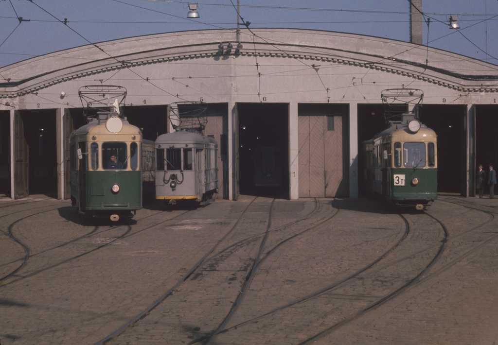 Liikennelaitoksen Vallilan raitiovaunuhalli, Hämeentie 84-90.