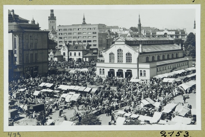 View of the new market and market building, left Estonia theatre.
