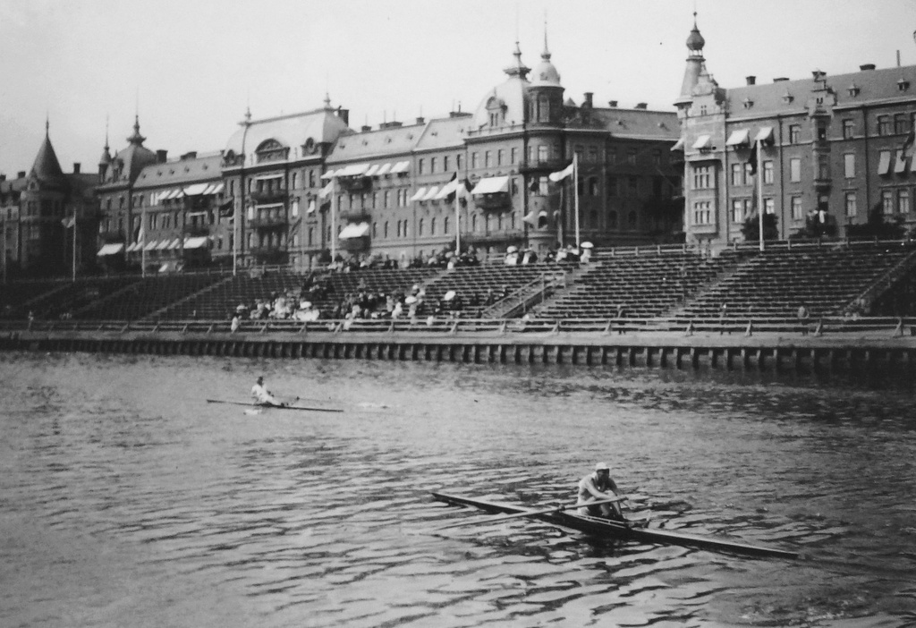 Roddtävling Strandvägen 1912 - Roddtävling i singlesculler nedanför Strandvägen 1912