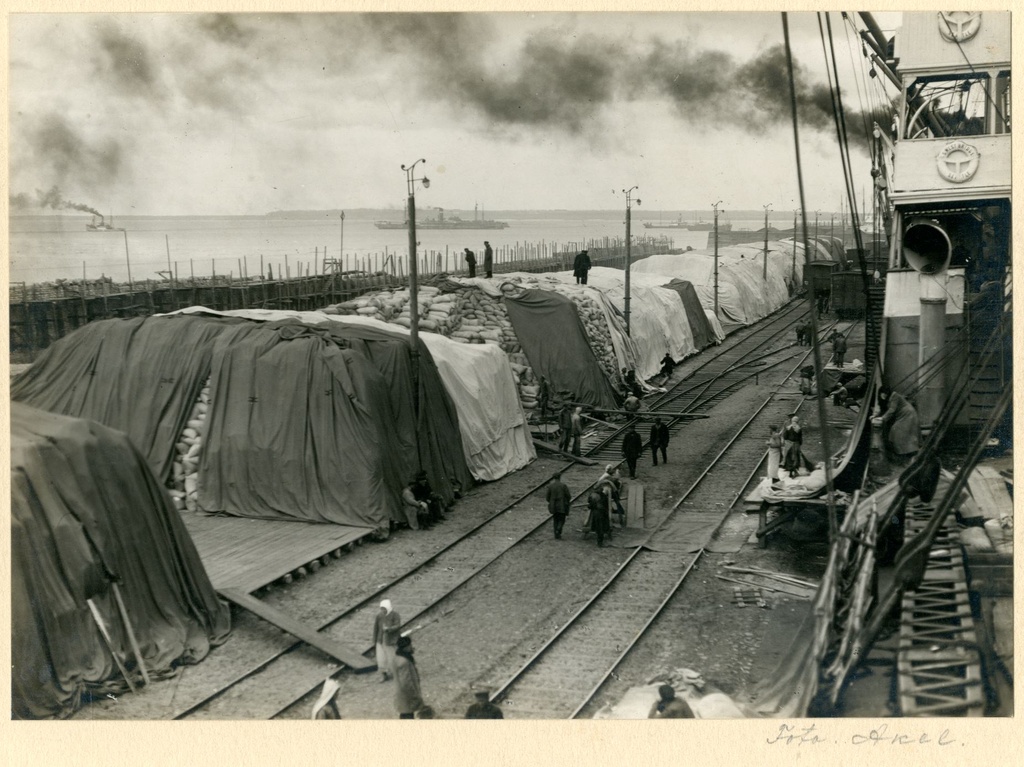 TLA 1465 1 2347 Port of Tallinn. View of port warehouses and ships at sea 1930 Photographer K h Akel - Tallinn harbour 1940. View of port warehouses and ships at sea