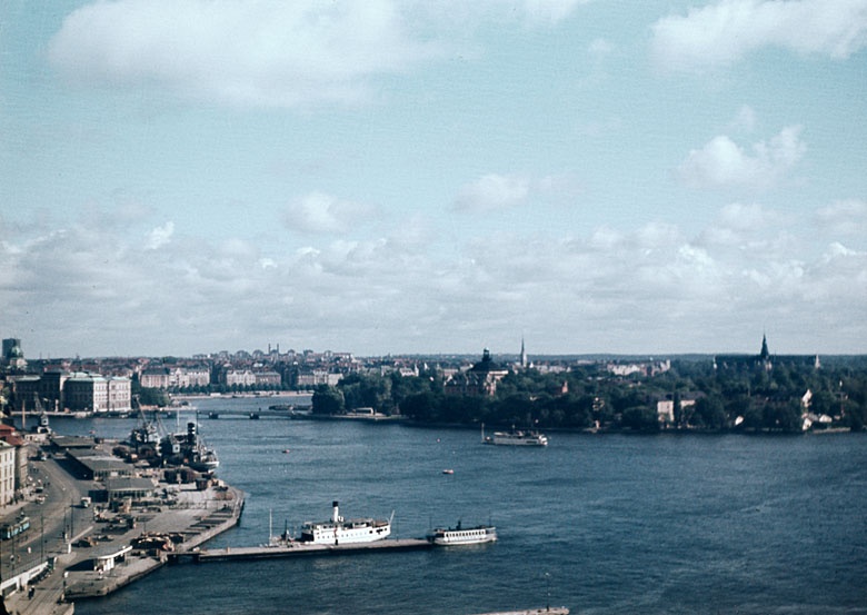 Stockholms innerstad - Vy från Katarinahissen, Södermalm, mot Skeppsbron i Gamla stan, Skeppsholmen och Stockholms ström.