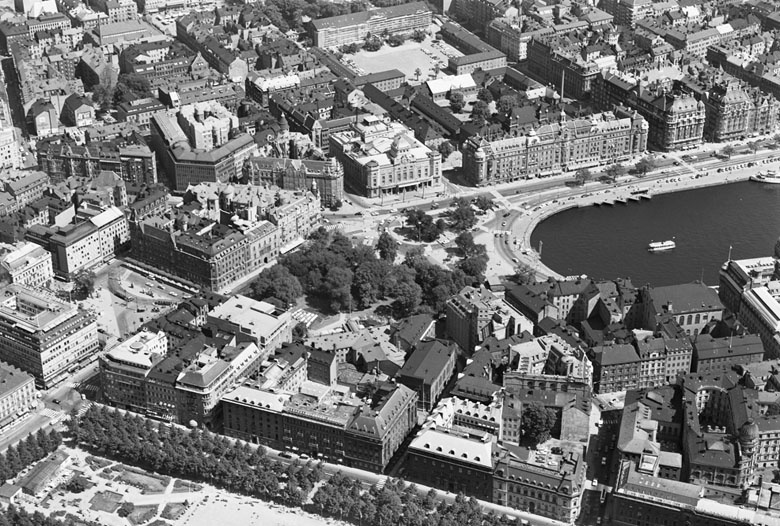 Stockholm's innerstad - Nybroviken, Strandvägen i bakgrunden. Stockholm City.