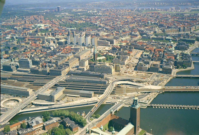 Stockholms innerstad - Stockholm City mot öster med Stadshuset och Centralstationen i förgrunden. Rivningar.