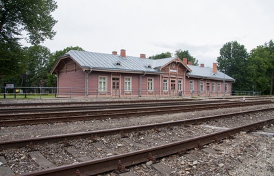 Elva station building (1900-1903) rephoto