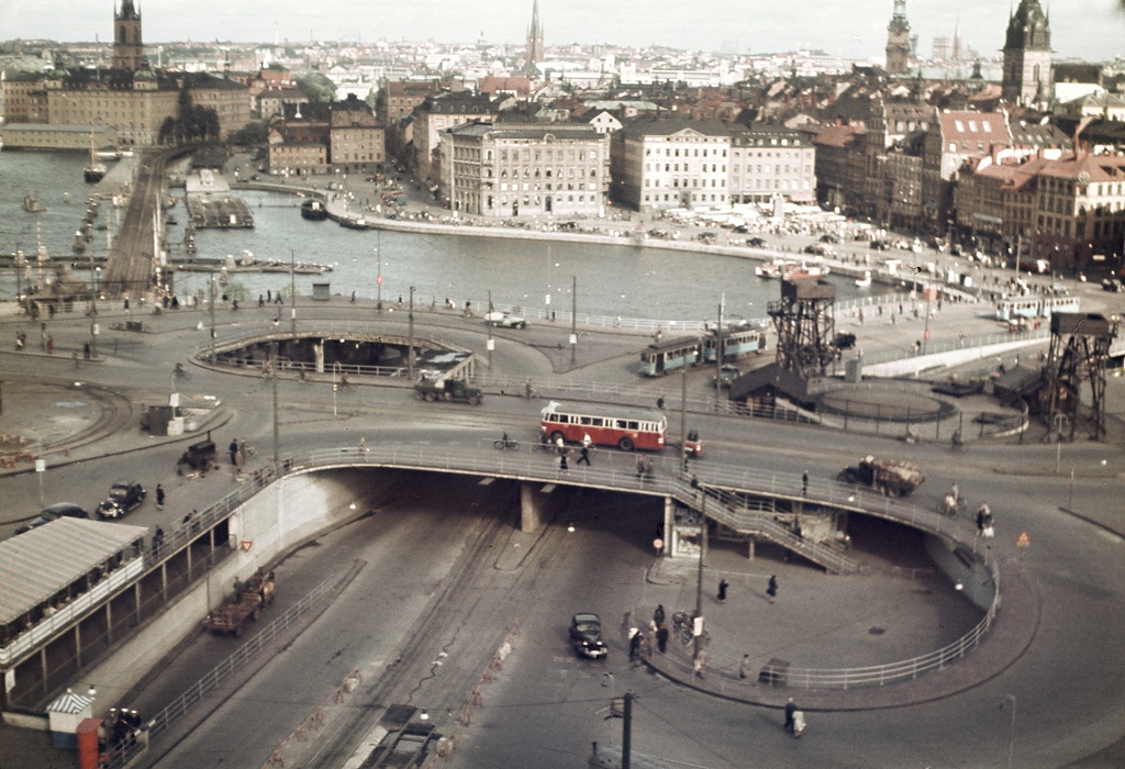 Stockholms innerstad - Notera Av dokumentationsskäl har originalbeskrivningen från Riksantikvarieämbetet behållits. Tillrättalägganden och alternativa beskrivningar bör införas separat från nedanstående information.Felaktigheter cann emmälas till denna sida.Slussen. Commodity. Återfotografering år 2010: se photo no ND31327a