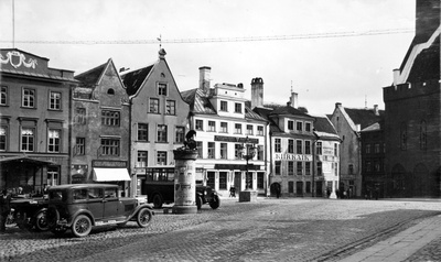 Raekoja plats.  duplicate photo