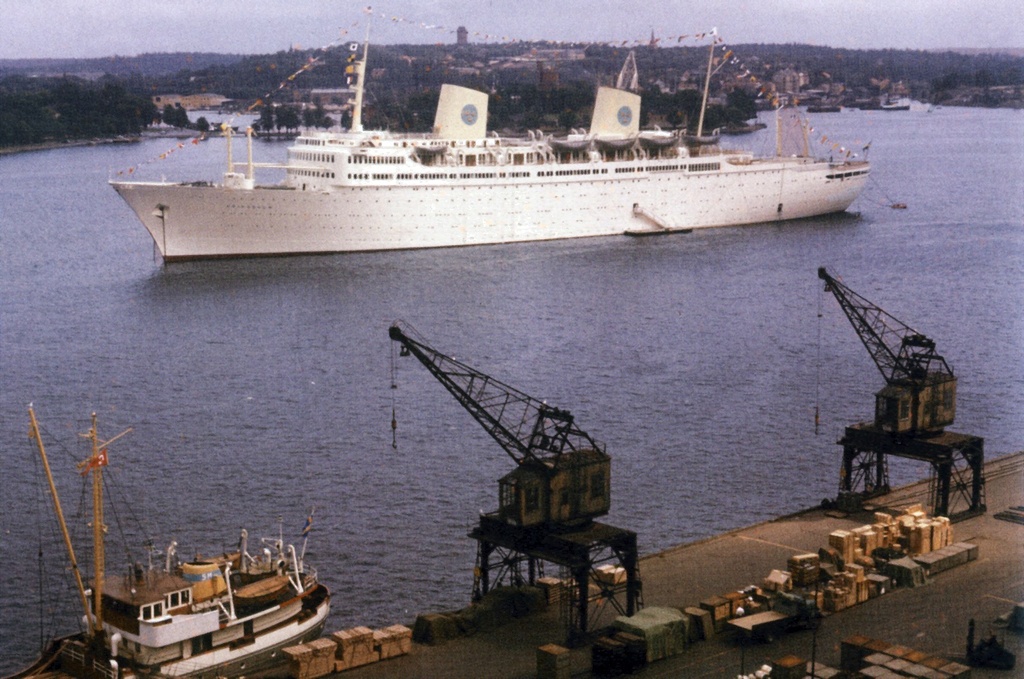 Gripsholm 1958 - m/s Gripsholm med Stadsgårdskajen i Stockholm 1958