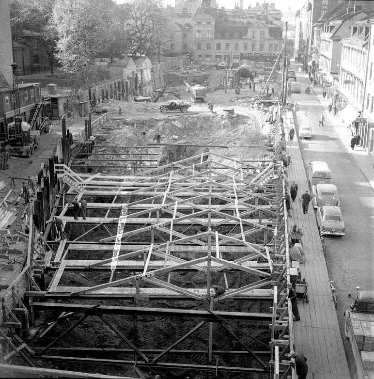 Tunnelbygget på Klarabergsgatan 1953 - SSMF058997S - Tunnelbygget i kv. Hägern Större. Klarabergsgatan fatigues