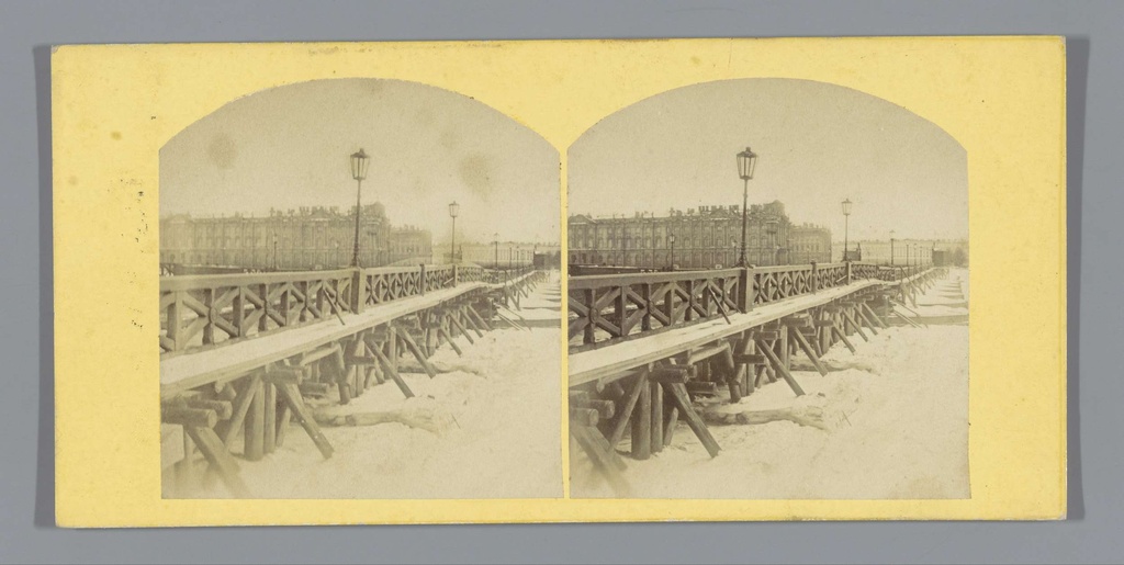 Brug over de rivier de Neva in Saint-Petersburg