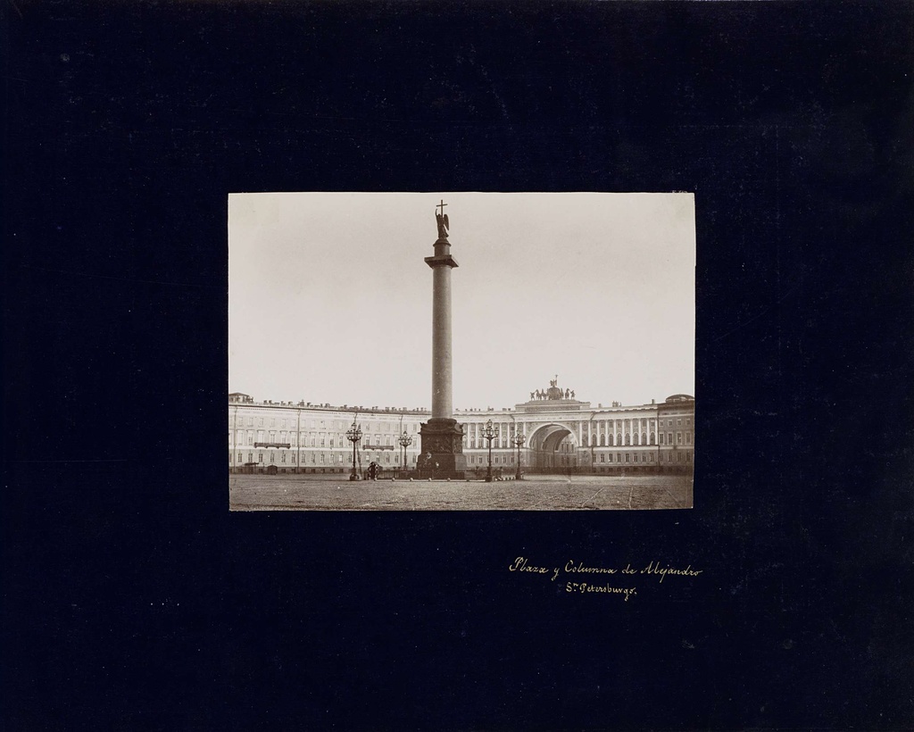 Alexanderzuil en de Bouwen van de Generale Staf met triomfboog in Saint Petersburg, Plaza y Columna de Alejandro Sn. PETERSBURGO