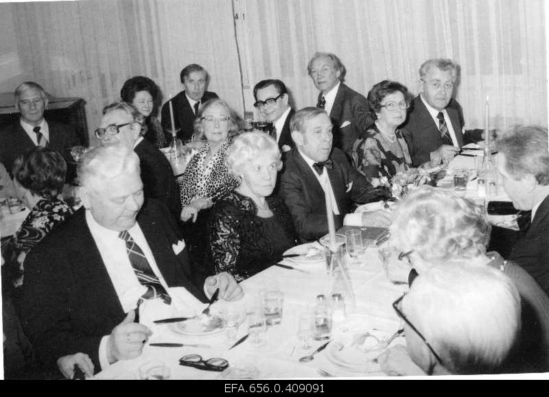 Celebration of the 25th anniversary of the Swedish Estonian Exhibition (Ree) at the Vener-Gren Centre. (see 0-407578p) 2. Voldemar Krüppelman, 3. Vello Ventser, 10. Kaj Ring, 12. Kalju Valdmaa.