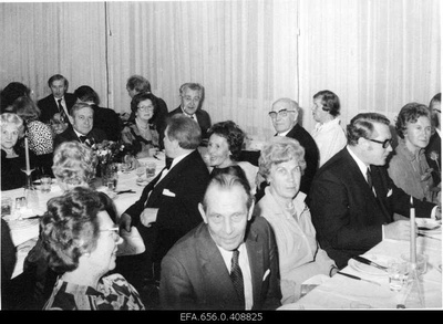 Celebration of the 25th anniversary of the Swedish Estonian Exhibition (Ree) at the Vener-Gren Centre. (see 0-407580p) 1. Excessive apple tree, 3. Enn Apple tree, 4. At 5:00. Kalju Valdmaa, 6. Dose Estra, 7. Meeri Krüppelman, 8. Felix Kello, 9. Late Estra, 10. Senta Karupää, 11. Valter Soo, 12. Elli Vilgats, 13. Rein Puusepp; 14. Ellen Olsson.  duplicate photo