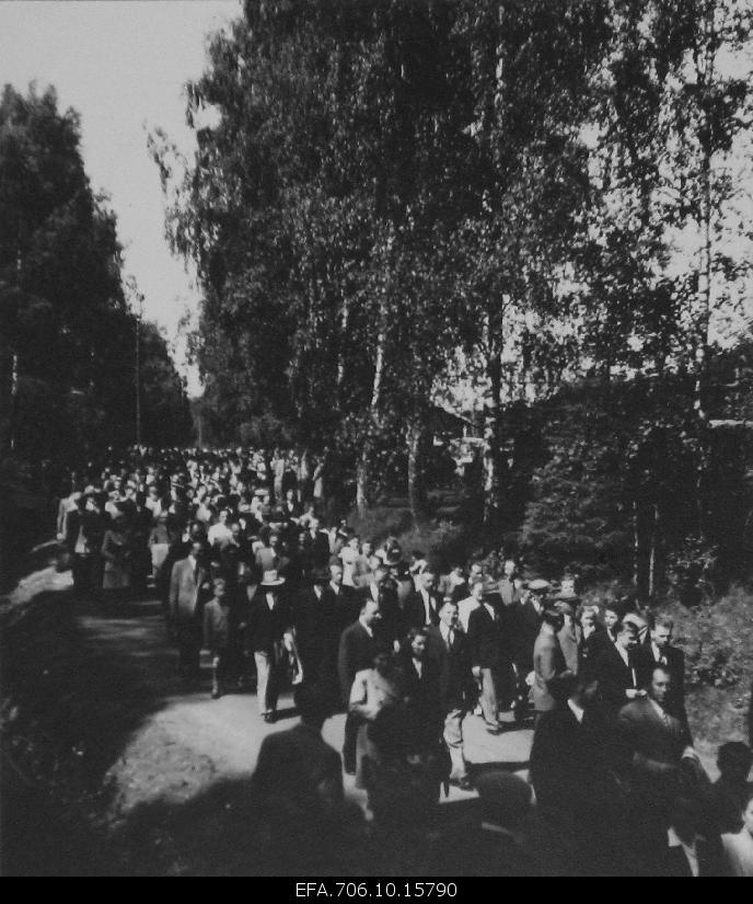 Life in Refuge. Western Swedish Estonian summer days train in Hindasis.