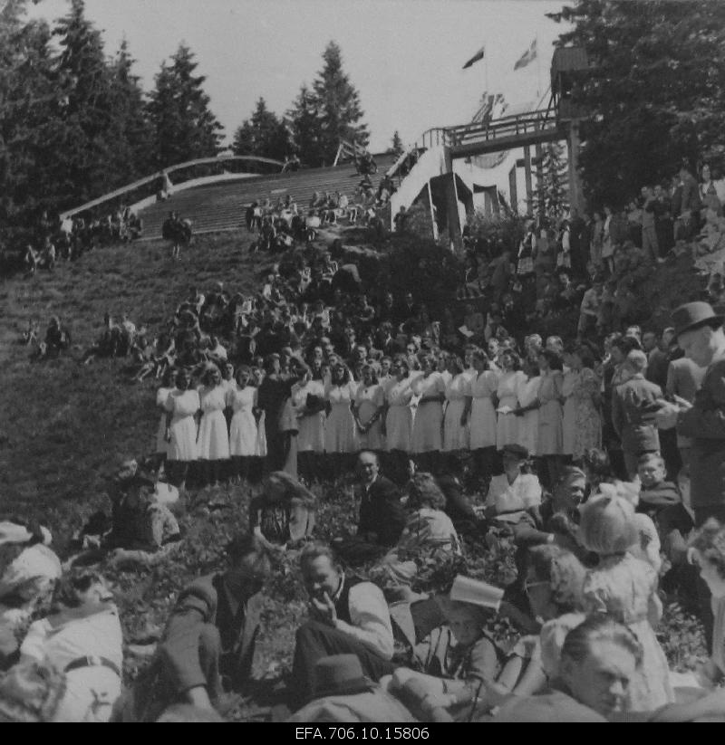 Life in Refuge.West Swedish Estonian Summer Days in Evaluation.