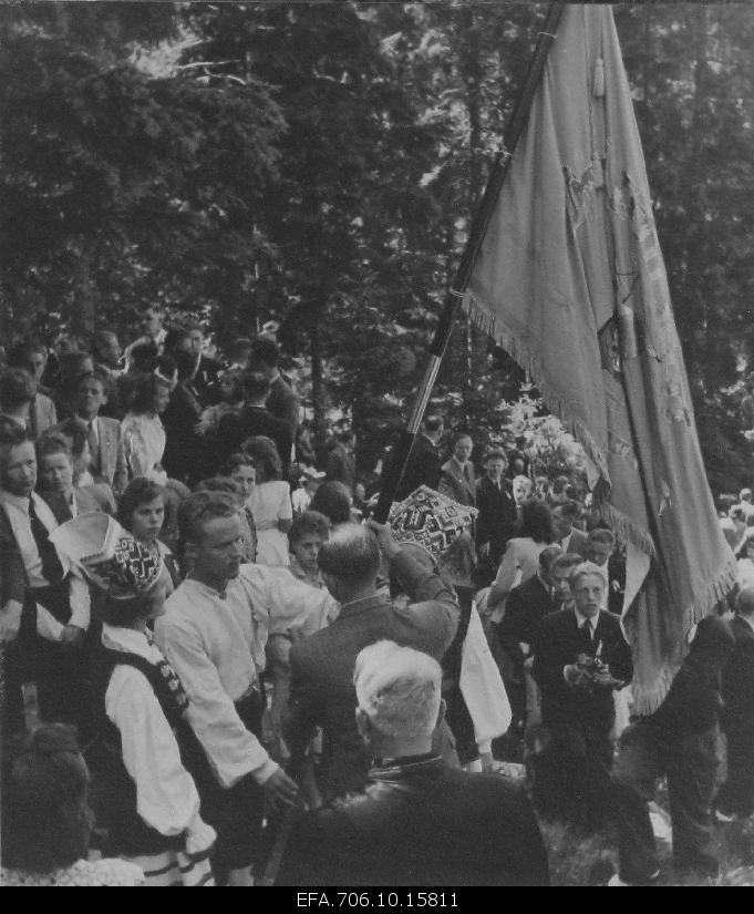 Life in Refuge.West Swedish Estonian Summer Days in Evaluation.The transfer of the ticket to Mr. Brun, Chairman of the Boras Society.