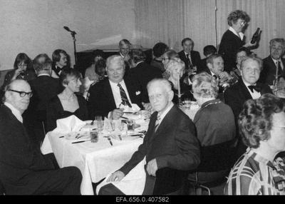 Celebration of the 25th anniversary of the Swedish Estonian Exhibition (Ree) at the Vener-Gren Centre. (see 0-407582p) 1. Julius Jakobson, 3. Mai Iron, 4. Voldemar Krüppelman, 6. Mihkel Jüris, 7. Excessive apple tree, 8. Heino Hallis, 10. Enn Apple tree, 12. Marje Apple tree, 13. Dose Estra, 14. Kalju Valdmaa, 15. Senta Karupää.  duplicate photo
