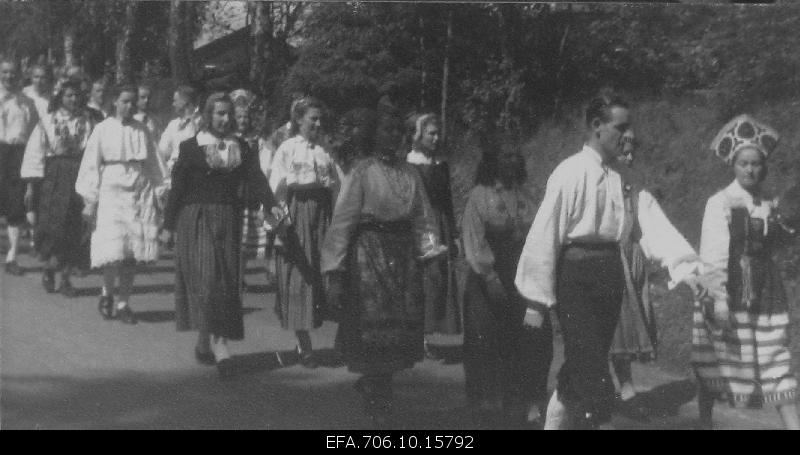 Life in Refuge.West Swedish Estonian summer days train in Hindasis.