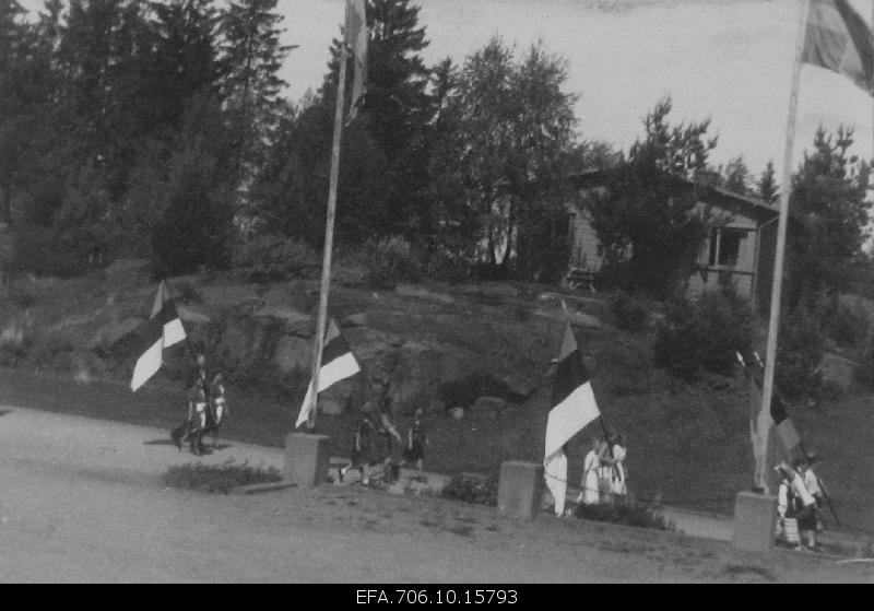 Life in Refuge.West Swedish Estonian summer days train in Hindasis.