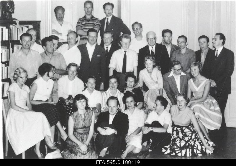 Ahti Pae, Head of the Swedish Estonian Presentation Office (3st row from the right 1. ), nationalist Heinrich Laretei ( 5.) JT representation at the Summer University of Gimos.