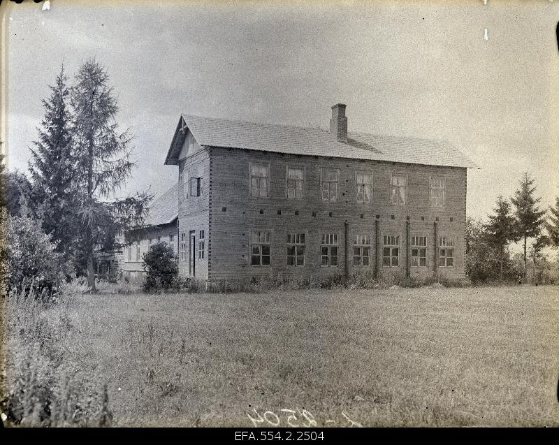 6-class primary school in Märjamaa municipality.