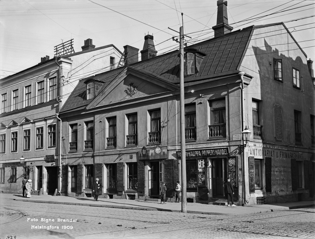 Aleksanterinkatu 18. Sederholmin talo, vieressä Remanderin talo