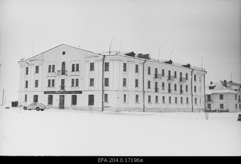 Outdoor view of the 40-hour apartment in the socialist district of Kohtla-Järve.