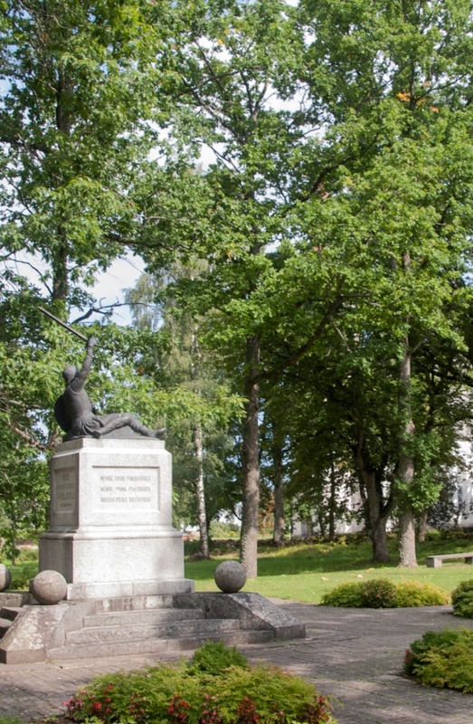 fotopostkaart, Suure-Jaani khk, Suure-Jaani, mälestussammas, küljelt, kirik, u 1926 rephoto